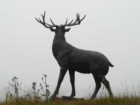 Hirsch Bronzestatue